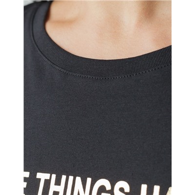 Нарядная футболка с блестящим принтом