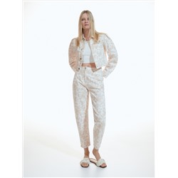 Hose mit Blumenmuster