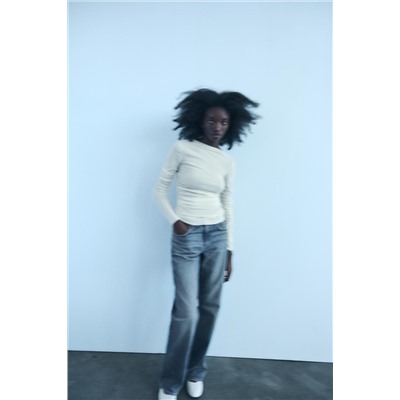 GATHERED HIGH NECK T-SHIRT