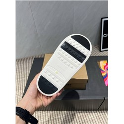 Оригинальная и интересная модель Moo*n Boo*t