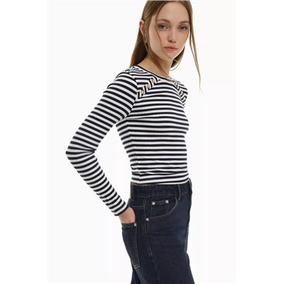 Ribbed T-shirt with buttons