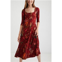 Vestido escotado vuelo