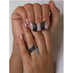 Кольцо из серебра с натуральной шпинелью родированное 925 пробы К-7618р416