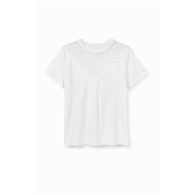 Camiseta bordado pico frontal