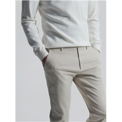 Schlichte Chinohose