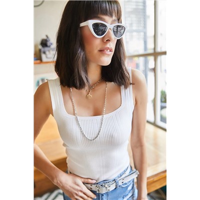 Olalook, Kadın Ekru Kare Yaka Fitilli Eteği Detaylı Crop Triko Bluz BLZ-19001872