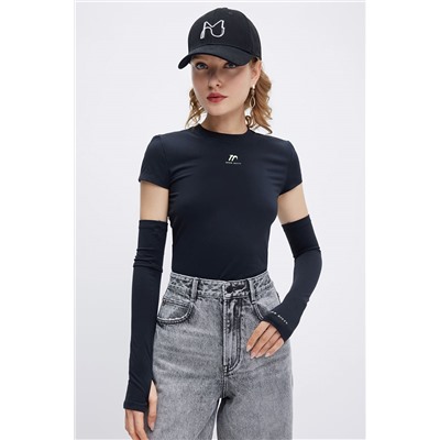 Camiseta y guantes largos Negro