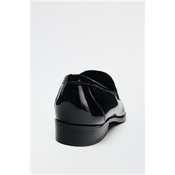 PATENT EFFECT LOAFERS