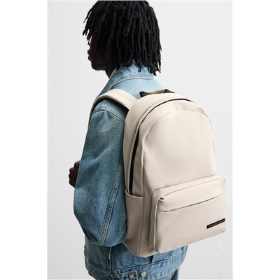 MOCHILA ENGOMADA