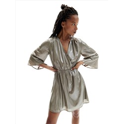 Kleid aus glänzendem Stoff