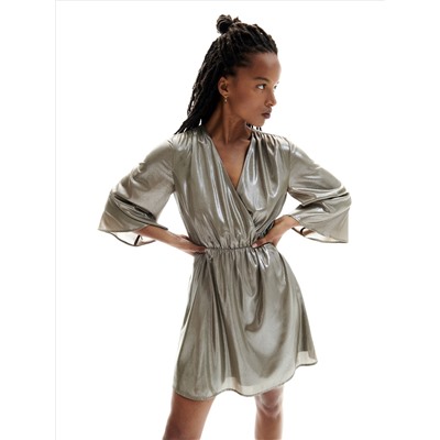 Kleid aus glänzendem Stoff