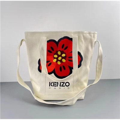 Сумка-тоут Kenz*o с вышивкой на длинном ремешке и двумя короткими ручками. Внутри одно отделение. Закрывается на небольшой карабин.