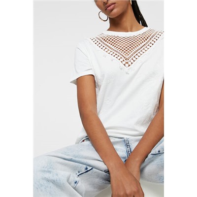 Camiseta bordado pico frontal