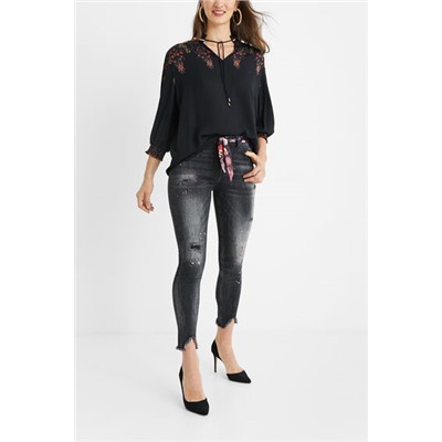 Blusa boho pompones