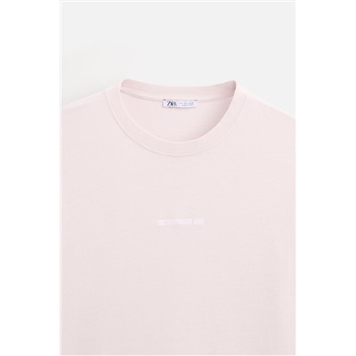 CAMISETA TEXTO BORDADO