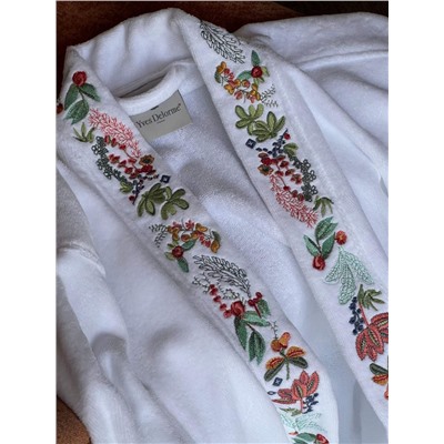 Ультра мягкий женский халат с невероятно красивой и изысканной вышивкой   Yve*s Delorm*e