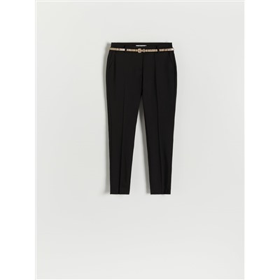 Zigarettenhose mit Gürtel