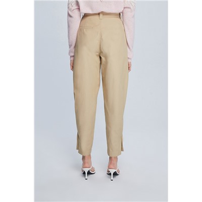 Pantalón recto Beige