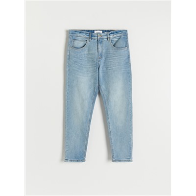 Jeans im Carrot-Fit mit schmalem Bein