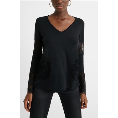 Camiseta mangas campana apliques