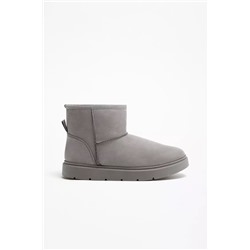 Flat ankle boots with fur trim