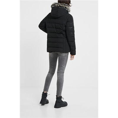 Chaqueta slim capucha pelo extraíble