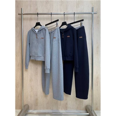 Свободный костюм из импортного трикотажа  MI*U MI*U