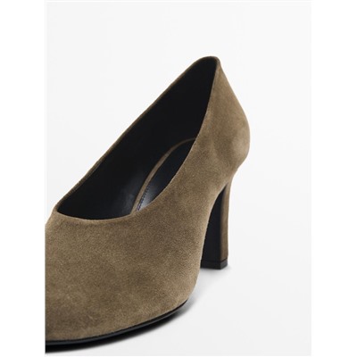 Split suede heeled shoes