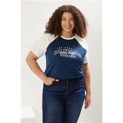 Trendyol Curve Mavi Renk Bloklu Baskılı %100 Pamuk Örme Büyük Beden T-shirt TBBSS23BF00014