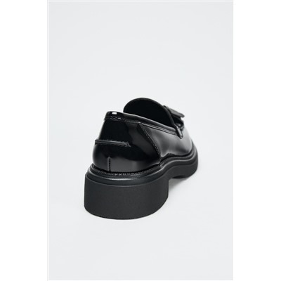 PATENT LOAFERS WITH TASSELS