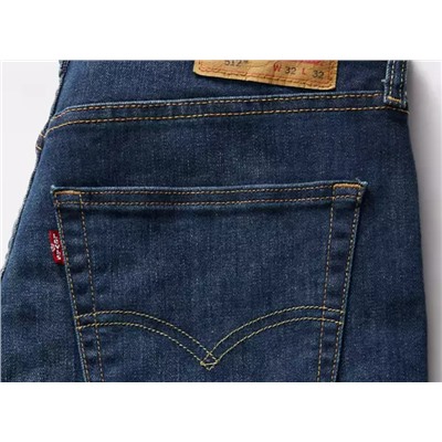 Model is 6'2" with a 29" waist. They're wearing a size 29 x 32. 512™ SLIM TAPER MEN'S JEANS