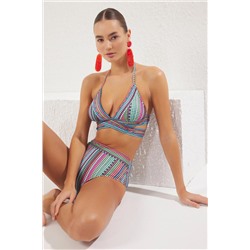 TRENDYOLMİLLA Etnik Desenli Üçgen Kruvaze Yüksek Bel Regular Bikini Takımı TBESS25BT00096