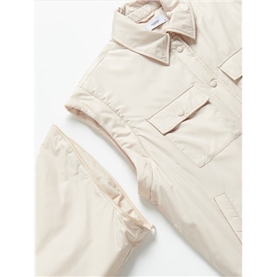Jacke mit abtrennbaren Ärmeln
