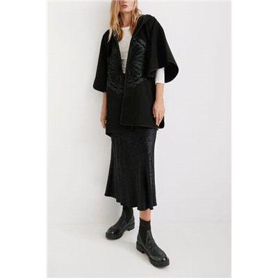 Poncho capucha bordado