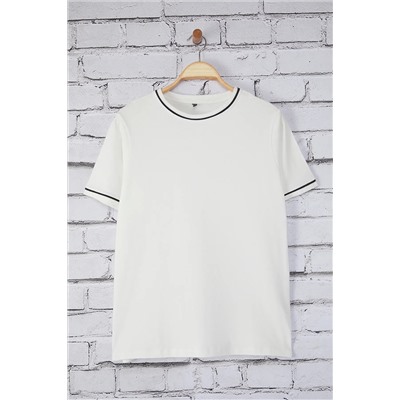 Trendyol Curve Ekru Bisiklet Yaka Biye Detaylı Basic Büyük Beden T-shirt TBBSS25BF00050
