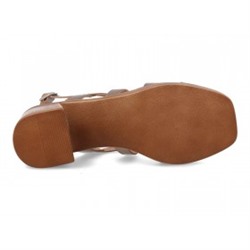 245 - BDA
                SANDALIAS DE TACÓN
