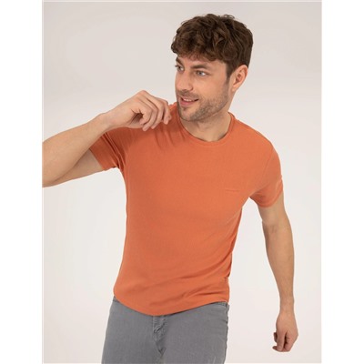 Kahverengi Slim Fit Dokulu Bisiklet Yaka Tişört