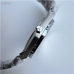 Женские наручные часы инкрустированные кристаллами  Vivienn*e Westwoo*d