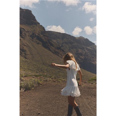 SHORT RUFFLED DRESS WITH TIE