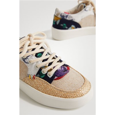 Zapatilla patch con rafia