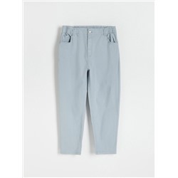 Hose im Mom-Fit