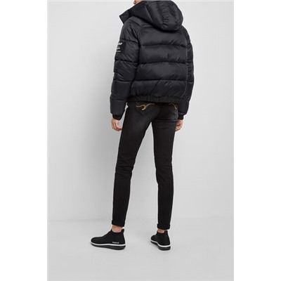 Chaqueta corta acolchada capucha