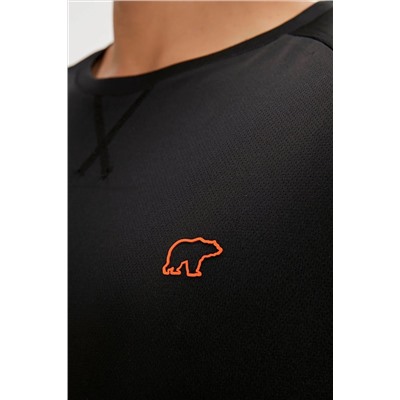 Bad Bear, Mike Siyah Erkek Atlet