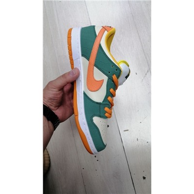 Кроссовки Nike