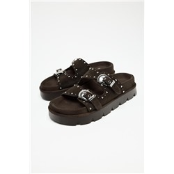 SANDALIA PLANA TACHAS PIEL