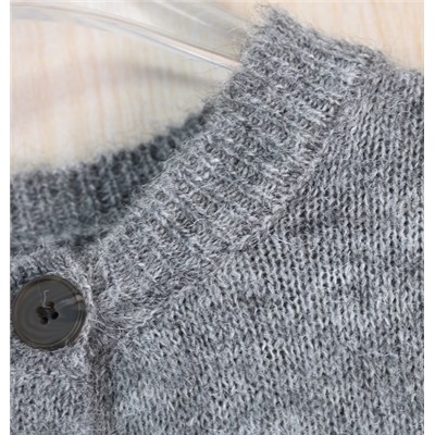 Простой и универсальный вязаный свитер  CO*S