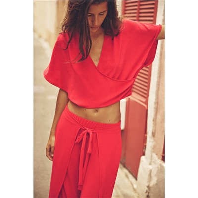 FLOWING WRAP TOP