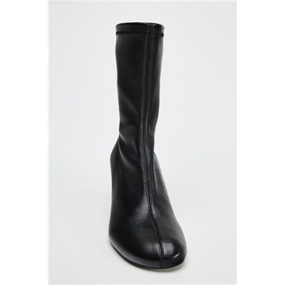 SOFT LEATHER ANKLE BOOTS