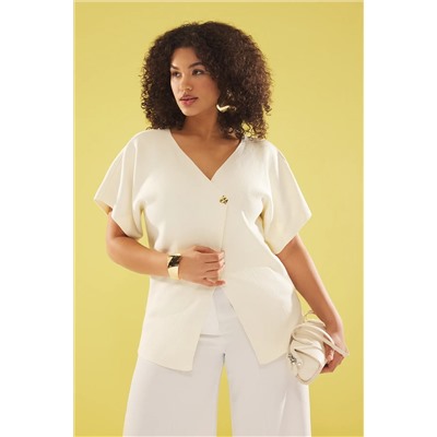 Trendyol Curve Ekru Düğmeli Asimetrik Kapamalı Triko Bluz TBBSS25AF00071