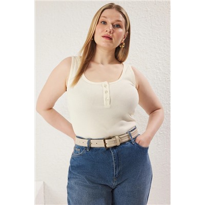 Ekru Havuz Yaka Düğme Detaylı Fitilli Örme Büyük Beden Atlet TBBSS25CV00005